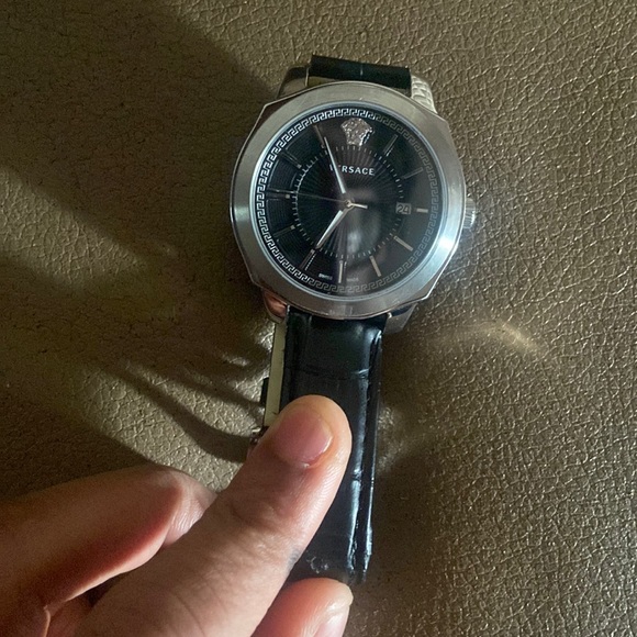 anybody who can buy this watch would help my mom funeral out please
